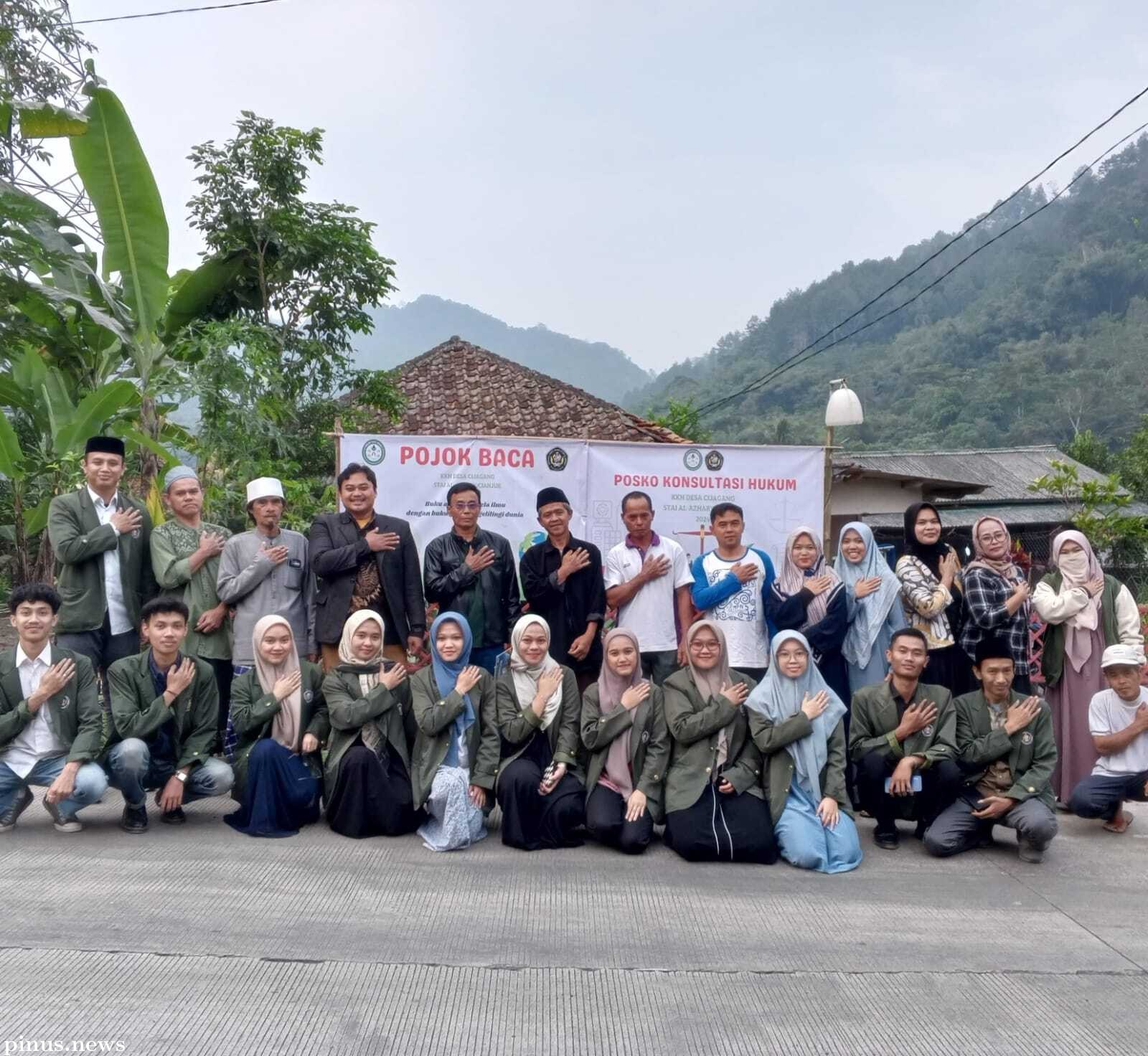 Mahasiswa KKN Al-Azhary membuka Posko Konsultasi Hukum dan Pojok baca di desa Cijagang Cikalongkulon